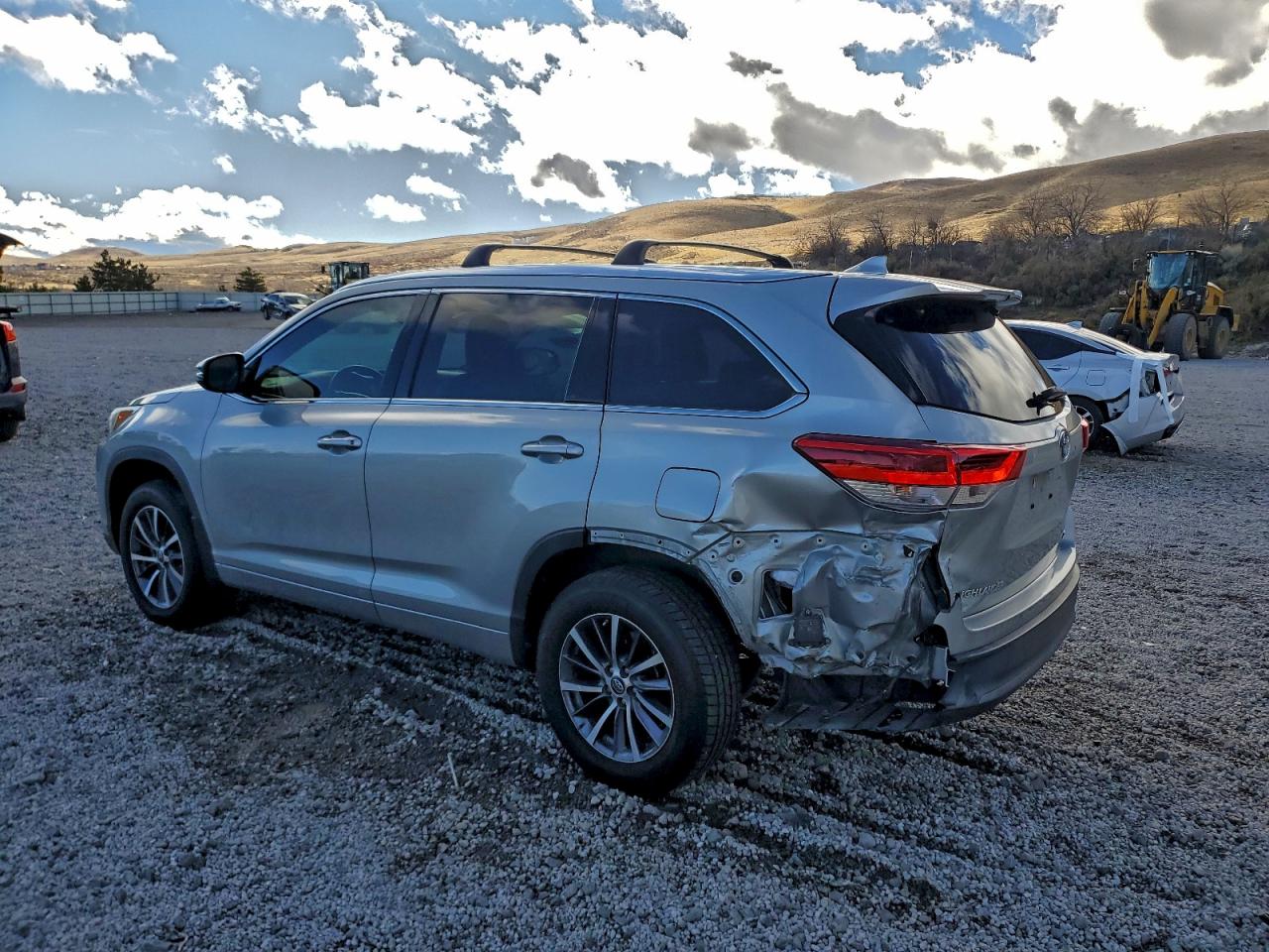2018 TOYOTA HIGHLANDER SE photo 3