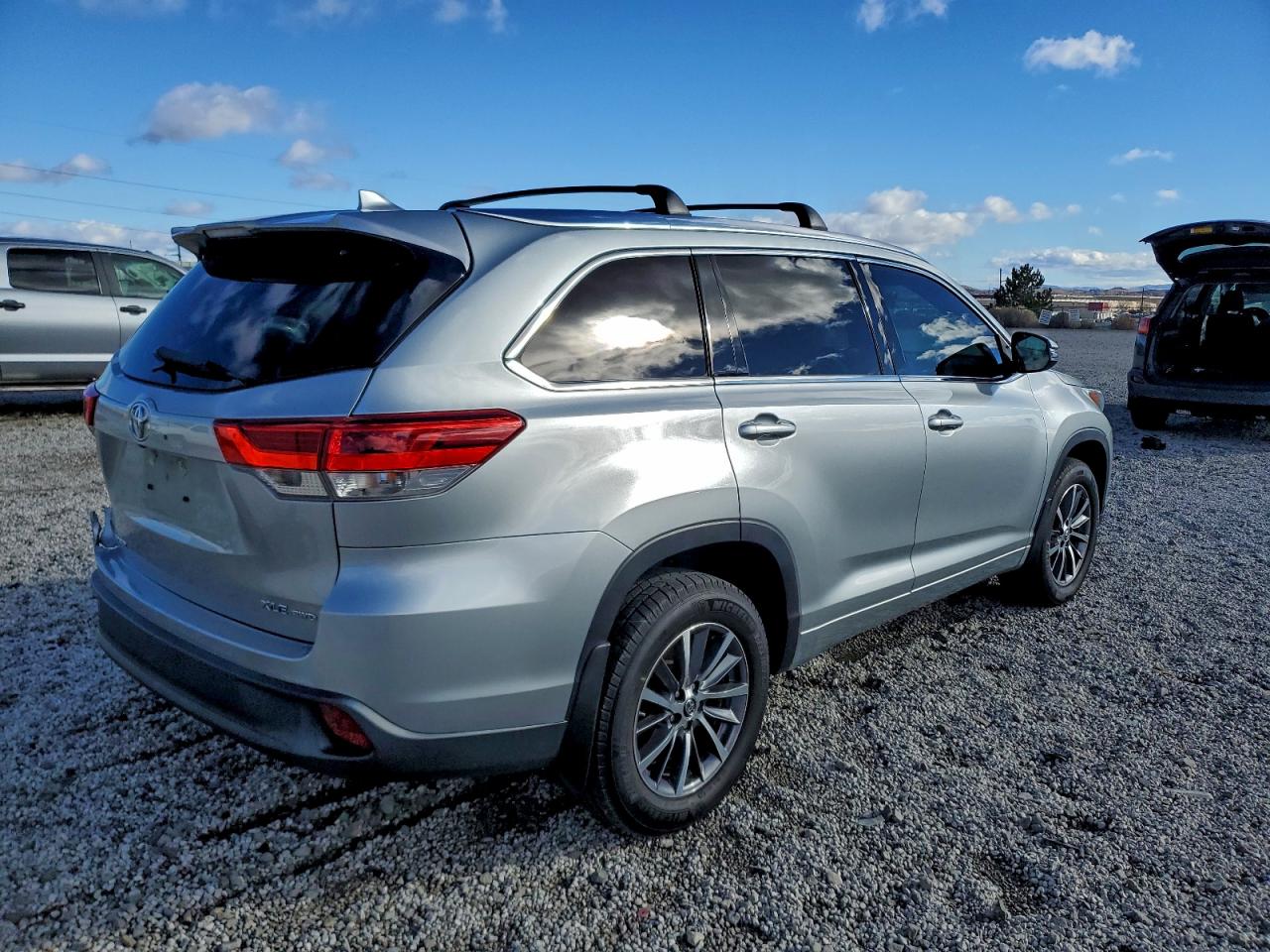2018 TOYOTA HIGHLANDER SE photo 5