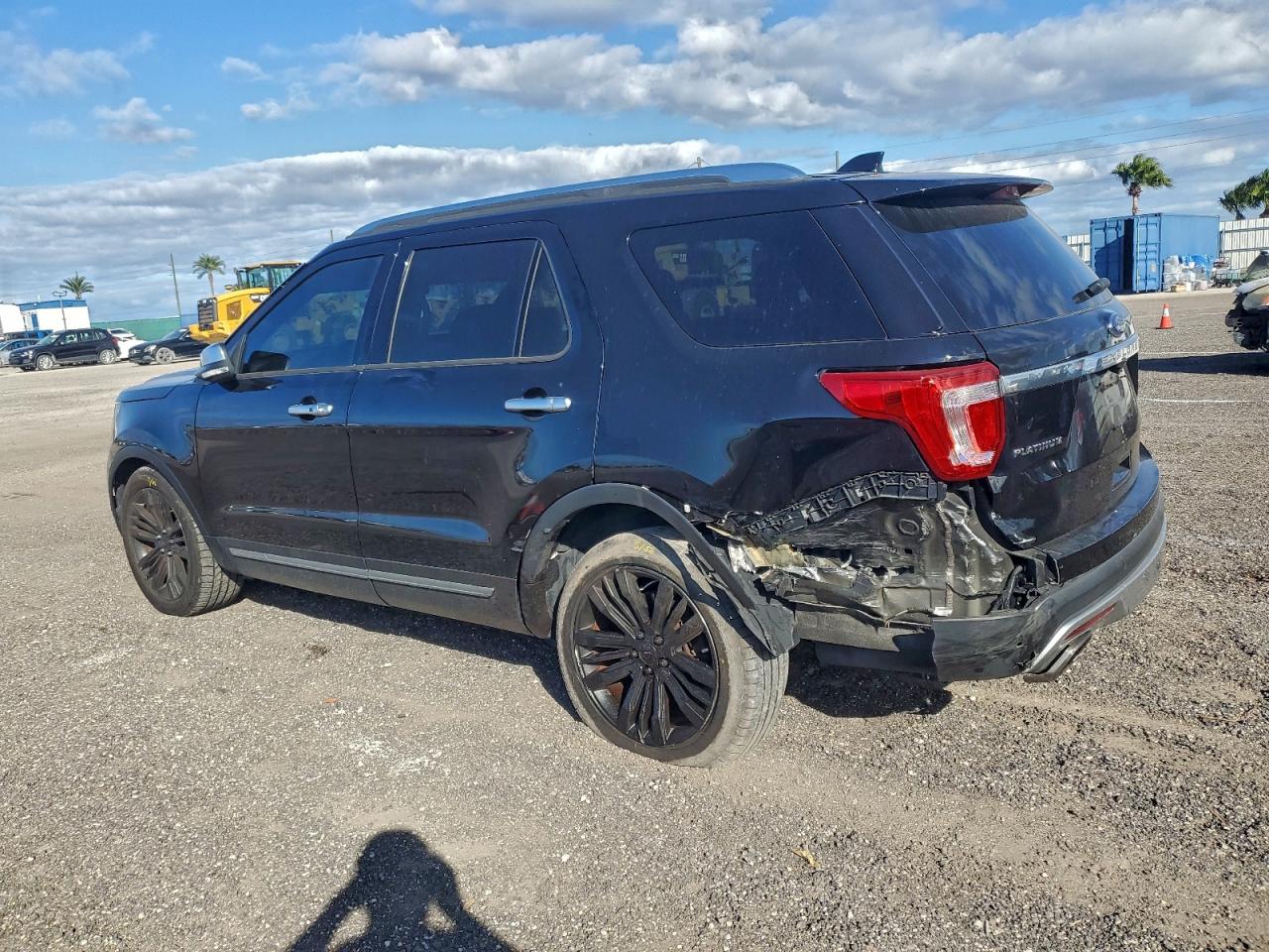2017 FORD EXPLORER PLATINUM photo 4
