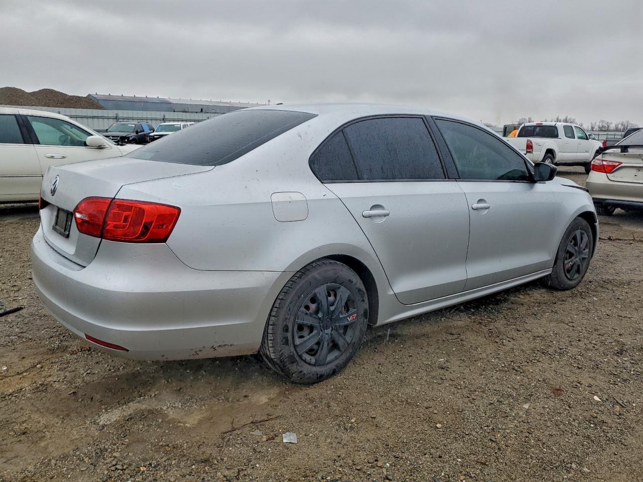 2013 VOLKSWAGEN JETTA BASE photo 3