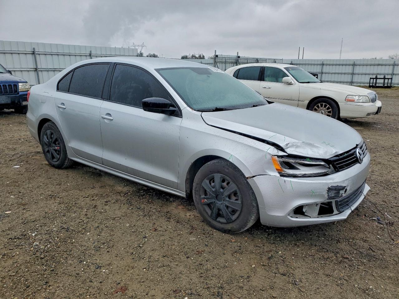 2013 VOLKSWAGEN JETTA BASE photo 4