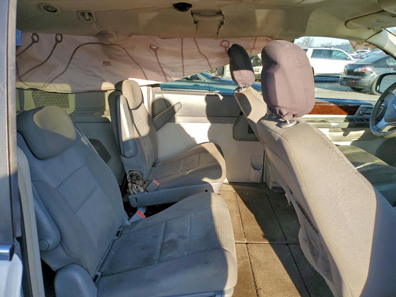 2010 CHRYSLER TOWN & COUNTRY TOURING photo 21