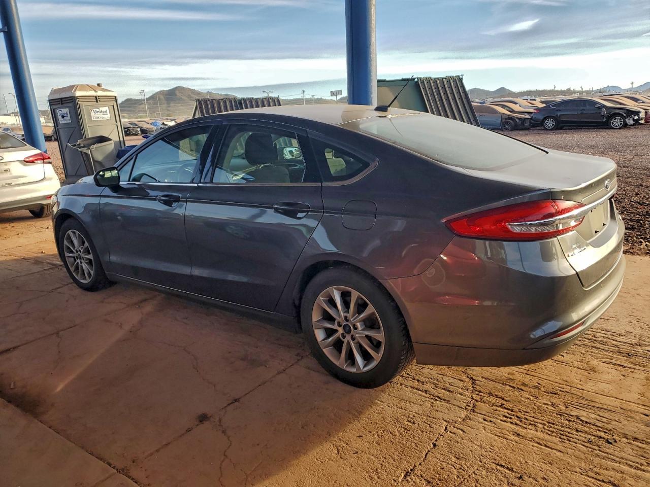 2017 FORD FUSION SE photo 2