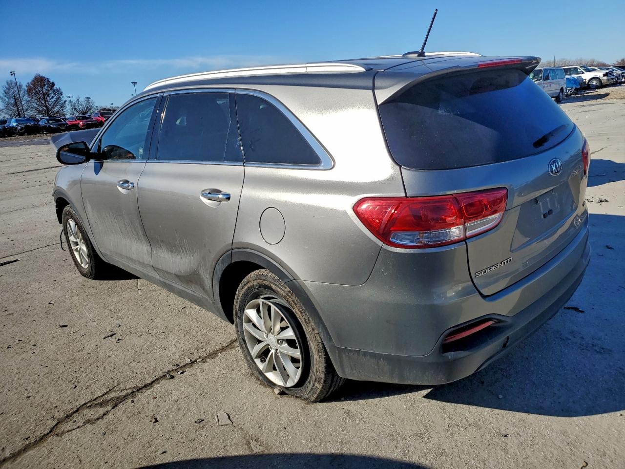 2016 KIA SORENTO LX photo 3