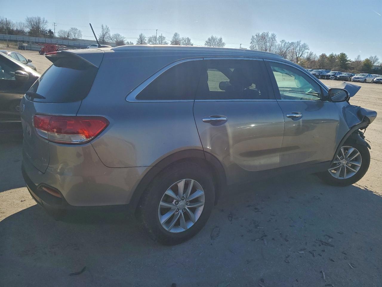2016 KIA SORENTO LX photo 5