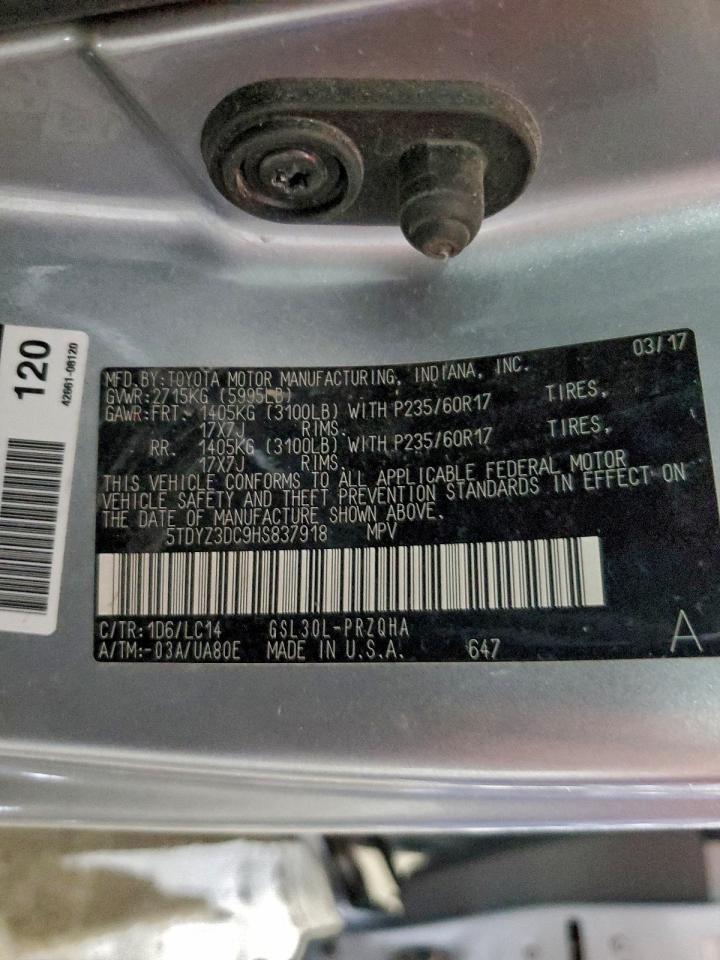2017 TOYOTA SIENNA XLE photo 40
