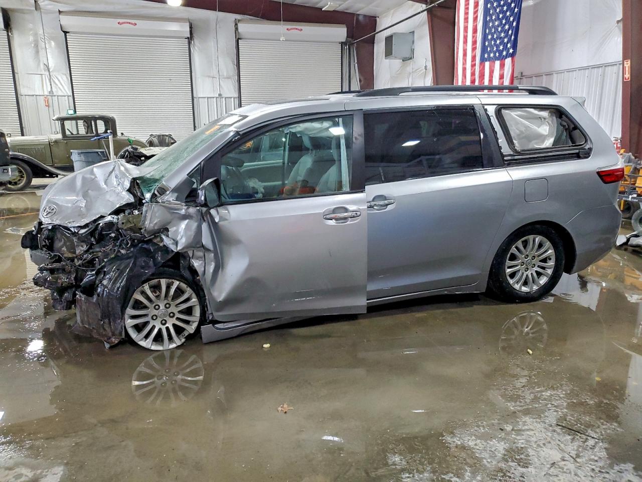 2017 TOYOTA SIENNA