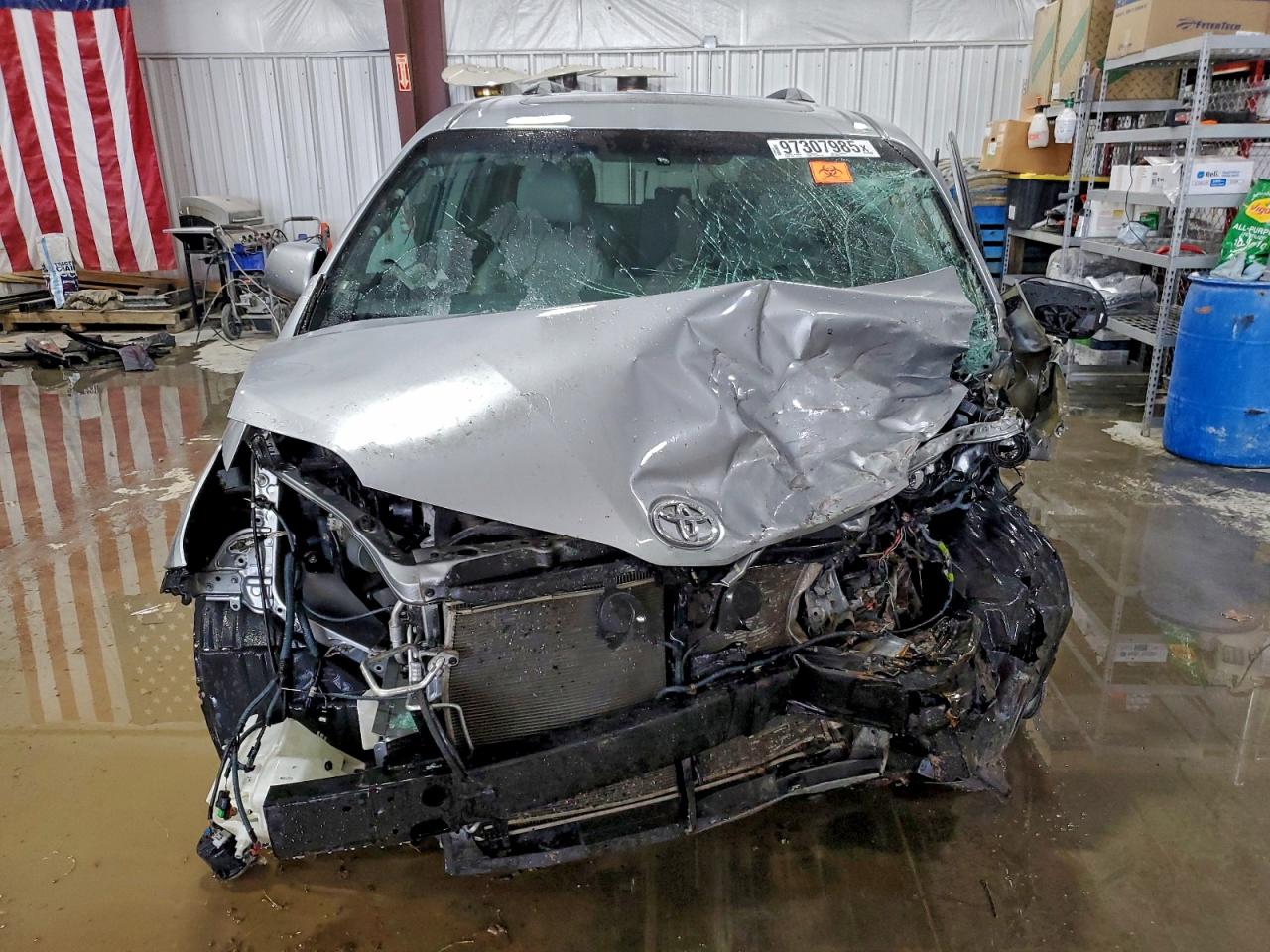 2017 TOYOTA SIENNA XLE photo 13