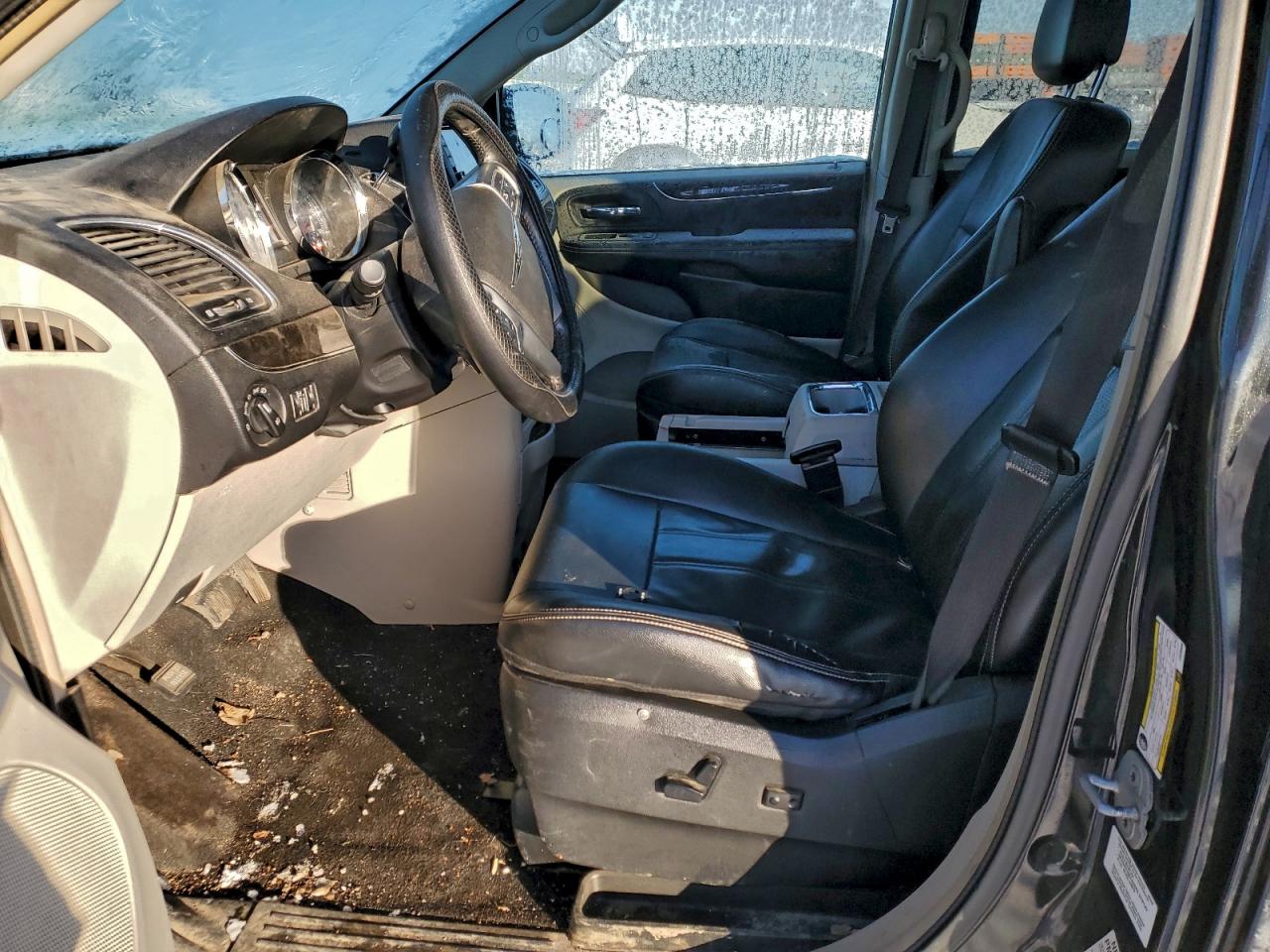 2012 CHRYSLER TOWN & COUNTRY TOURING photo 13