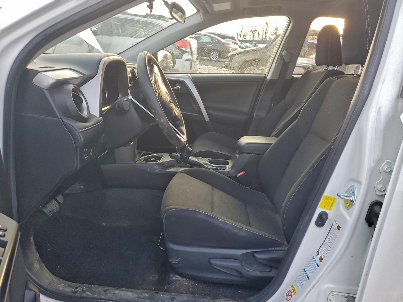2016 TOYOTA RAV4 HV XLE photo 13