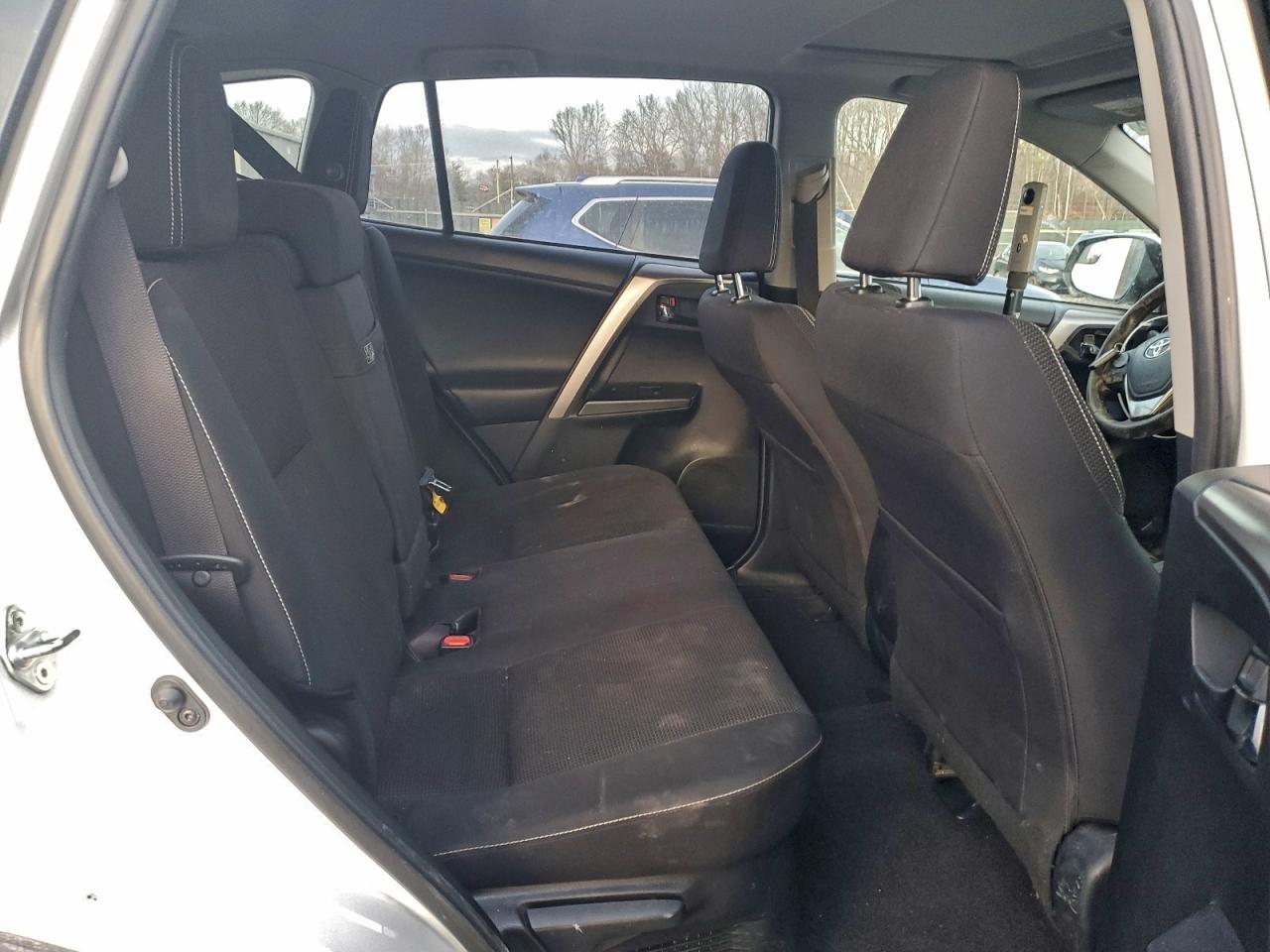 2016 TOYOTA RAV4 HV XLE photo 21
