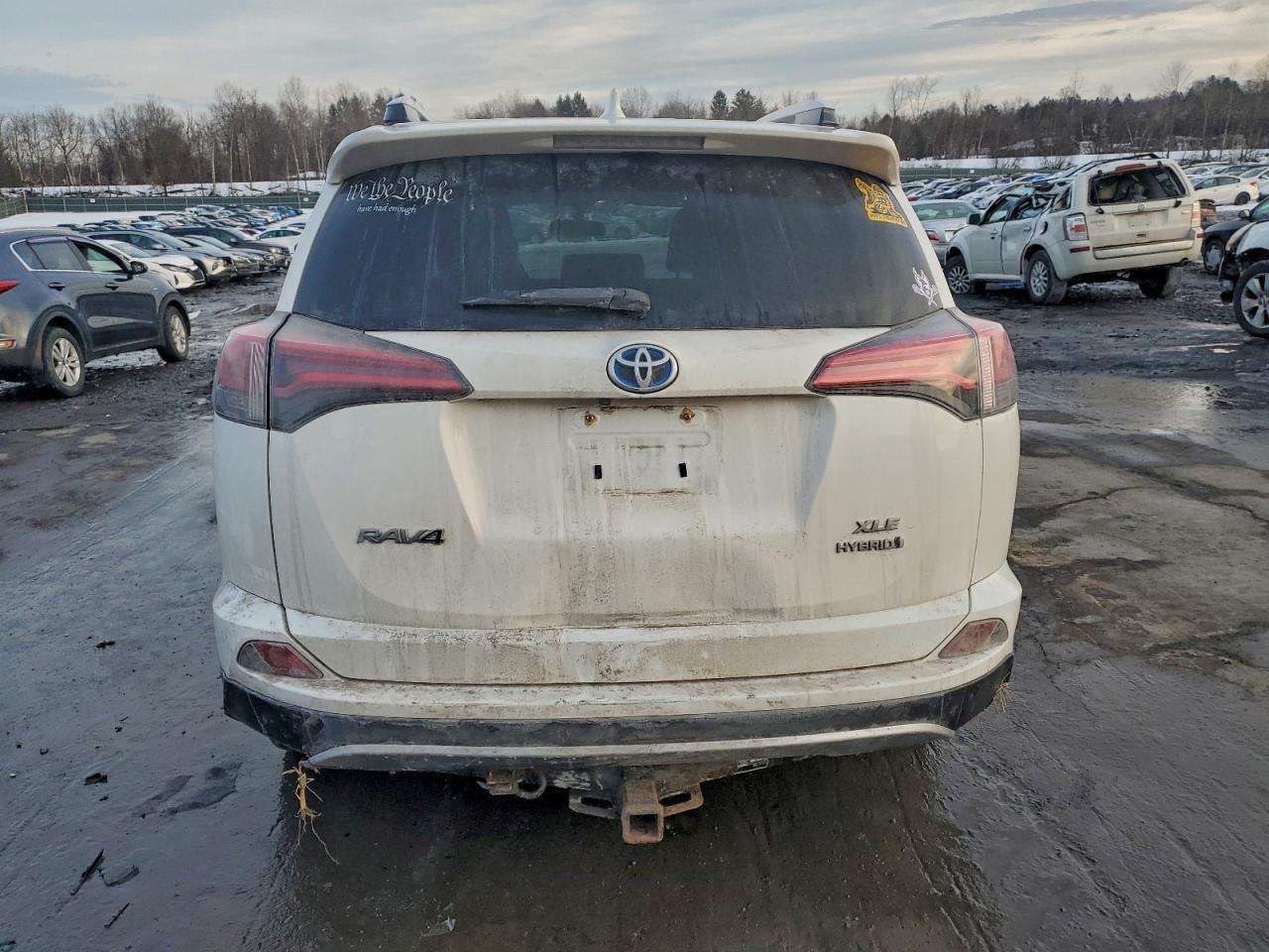 2016 TOYOTA RAV4 HV XLE photo 11