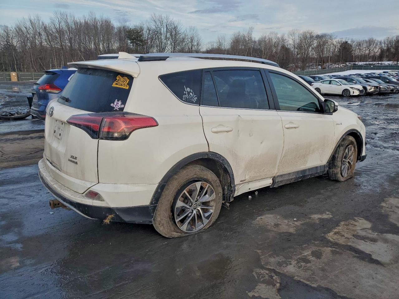 2016 TOYOTA RAV4 HV XLE photo 5
