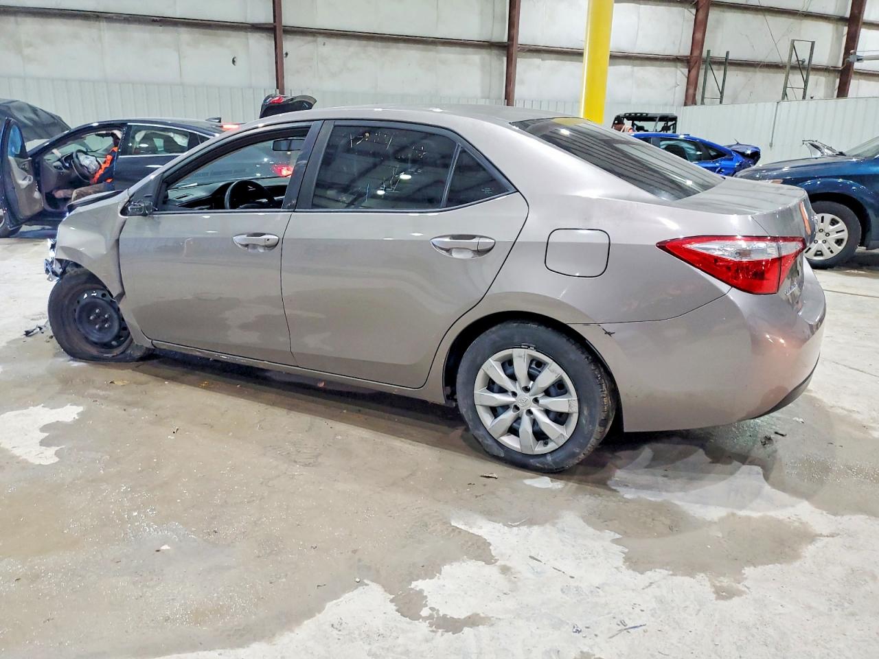 2015 TOYOTA COROLLA LE photo 2