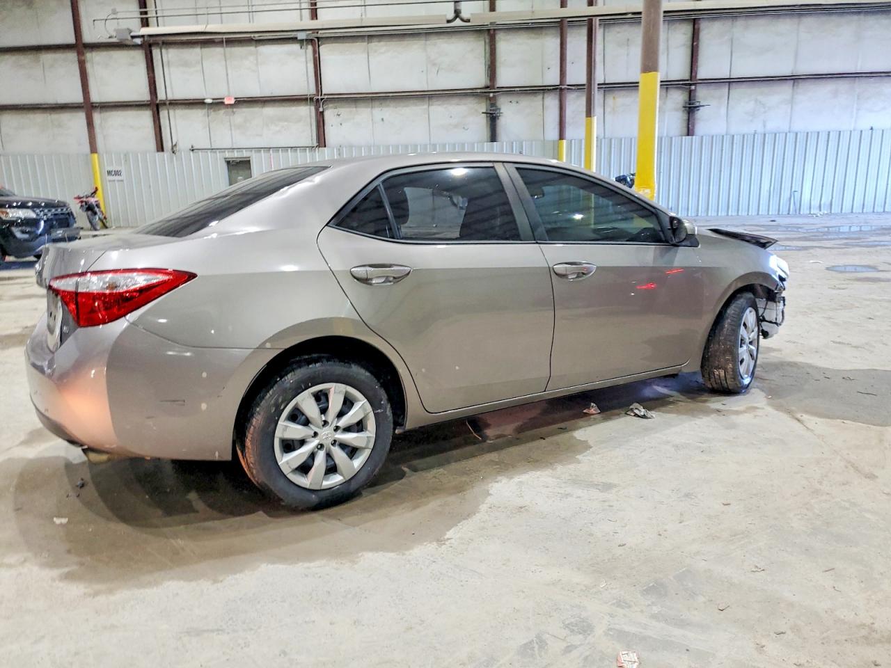 2015 TOYOTA COROLLA LE photo 3