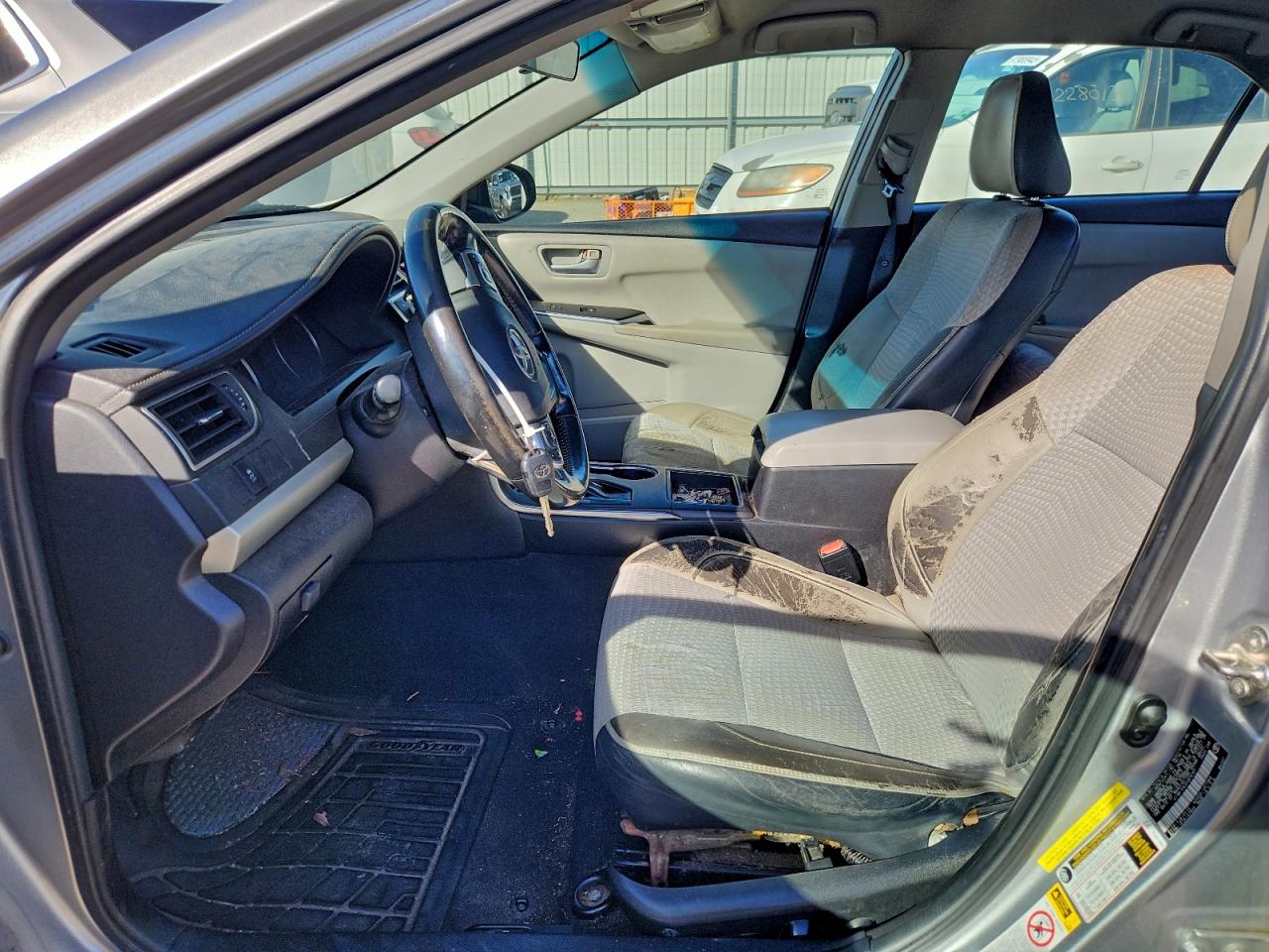 2015 TOYOTA CAMRY LE photo 13