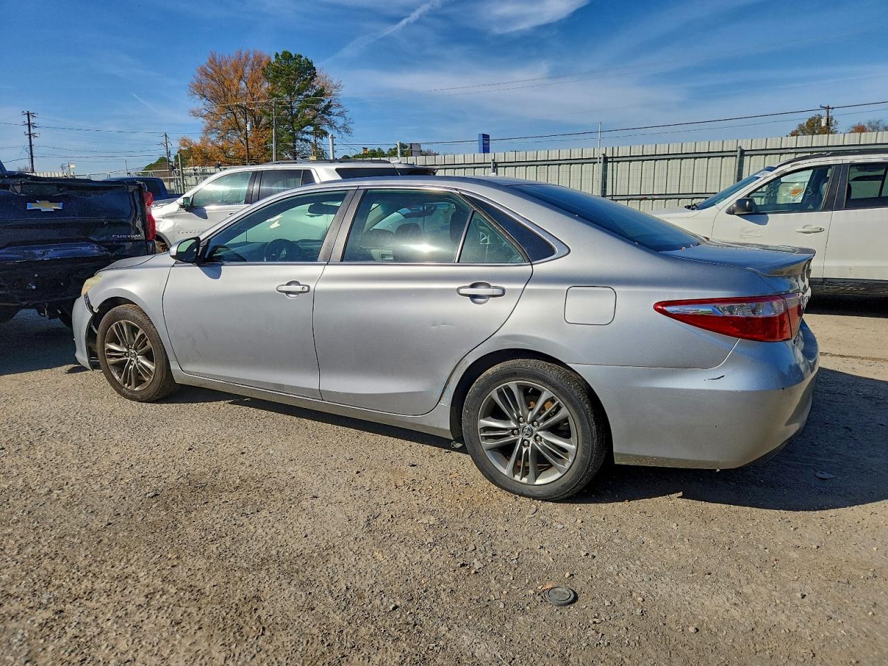 2015 TOYOTA CAMRY LE photo 3