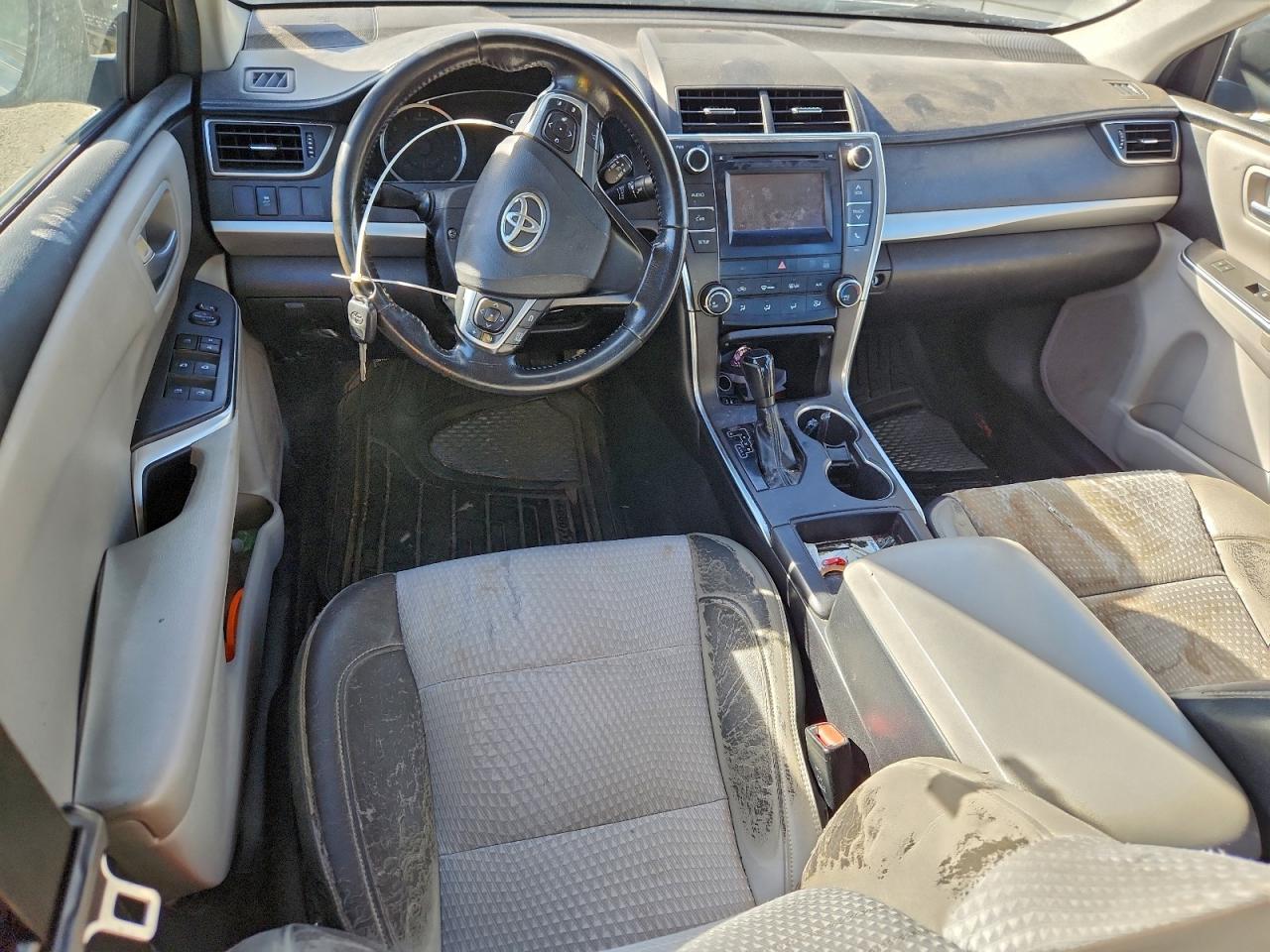 2015 TOYOTA CAMRY LE photo 15