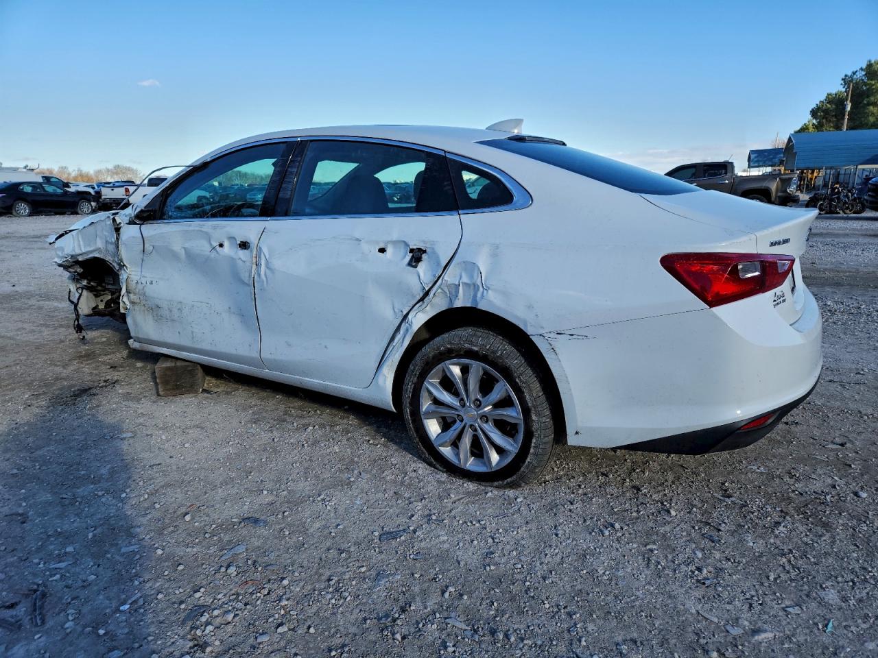 2023 CHEVROLET MALIBU LT photo 4