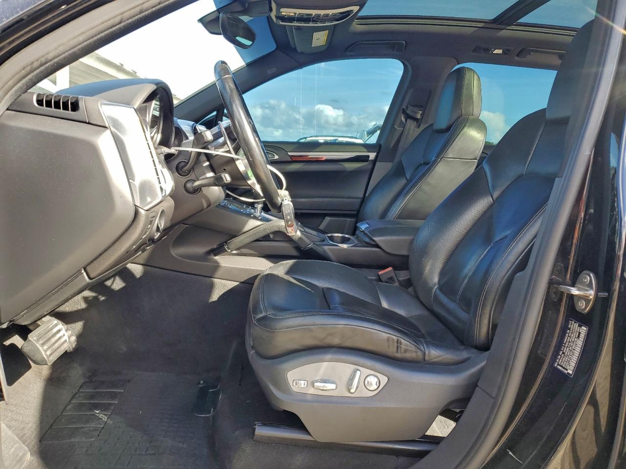2016 PORSCHE CAYENNE photo 19