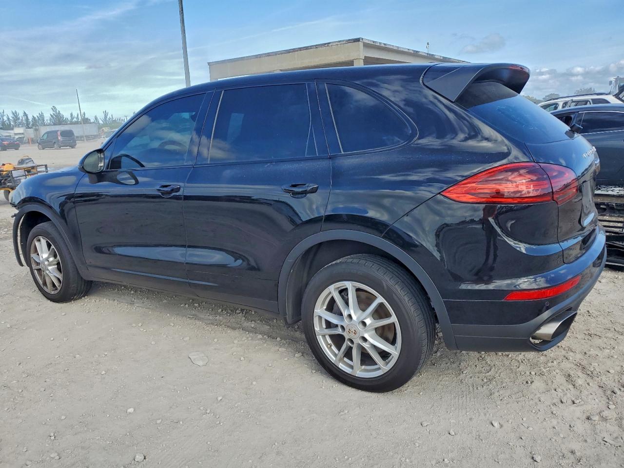 2016 PORSCHE CAYENNE photo 4