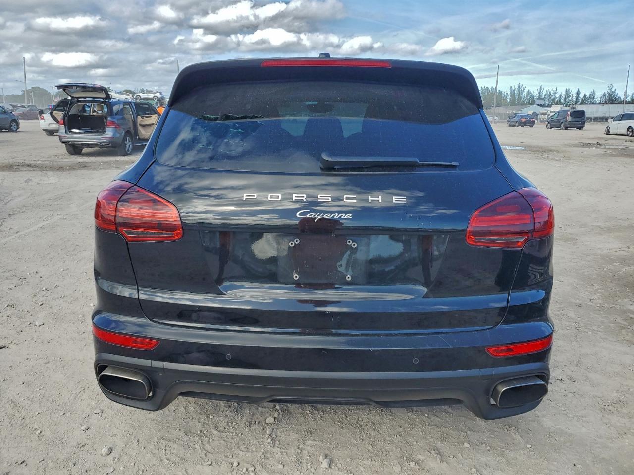 2016 PORSCHE CAYENNE photo 16