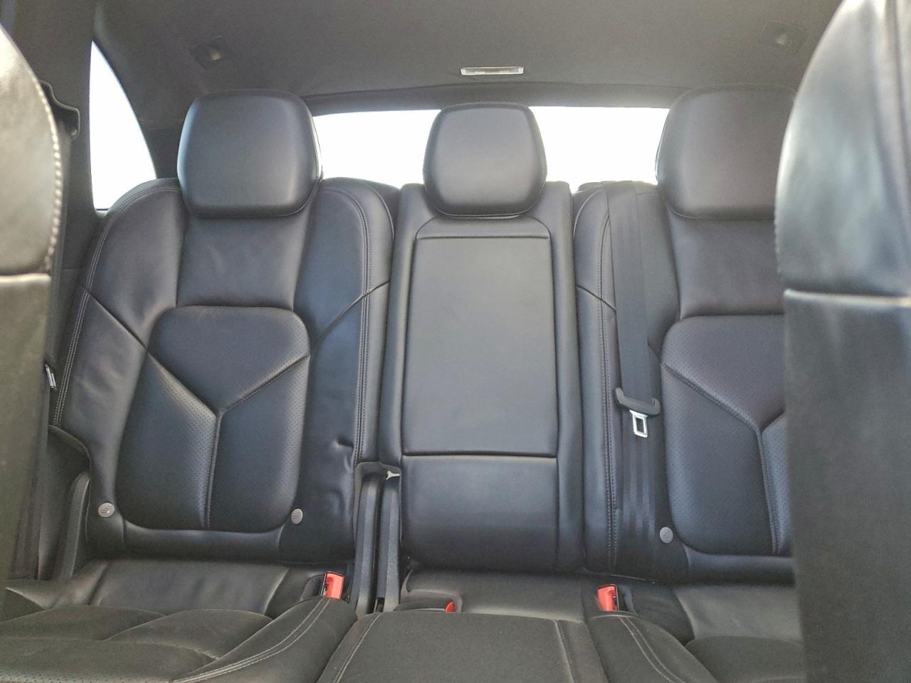 2016 PORSCHE CAYENNE photo 28