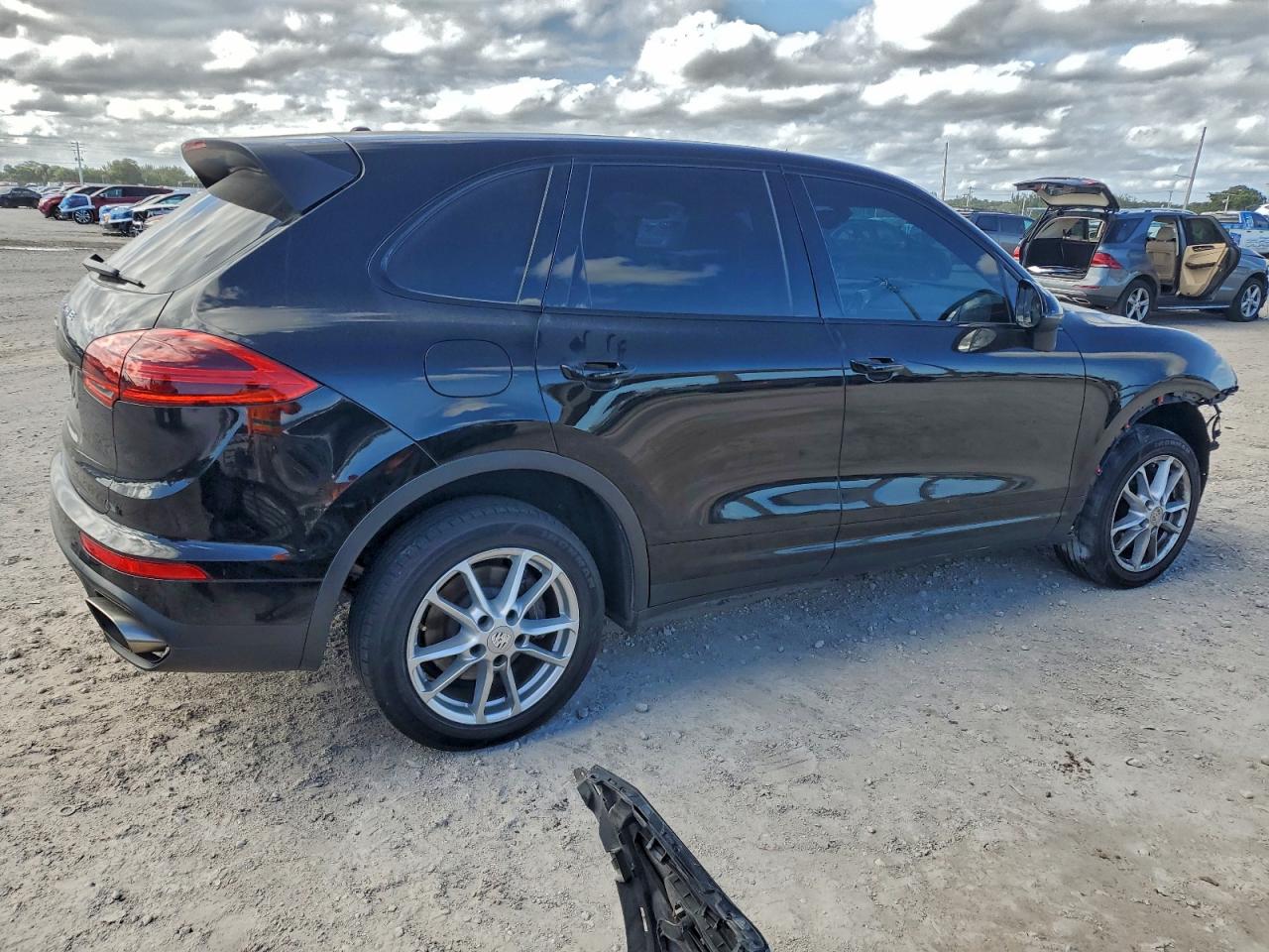 2016 PORSCHE CAYENNE photo 7