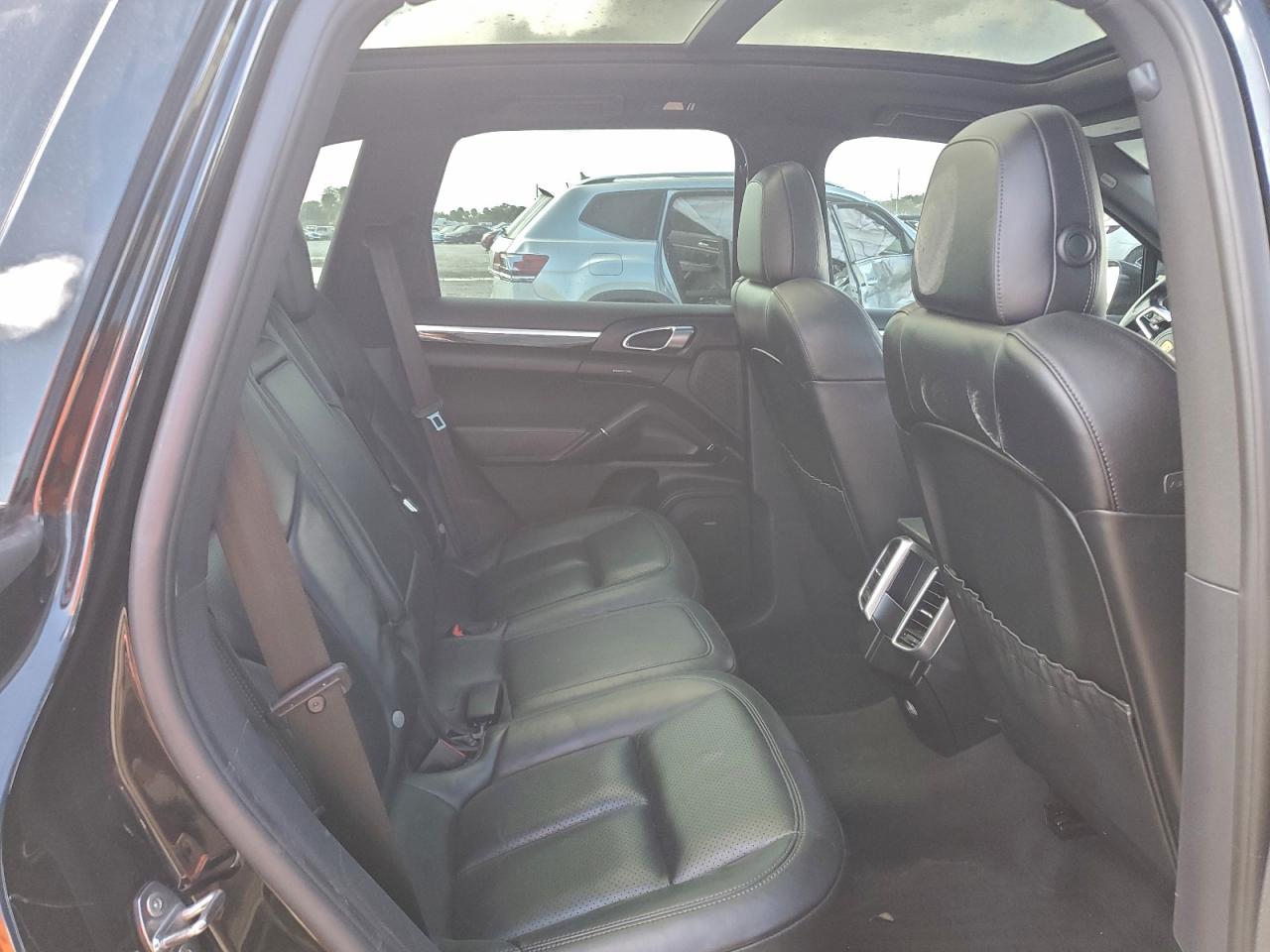 2016 PORSCHE CAYENNE photo 31