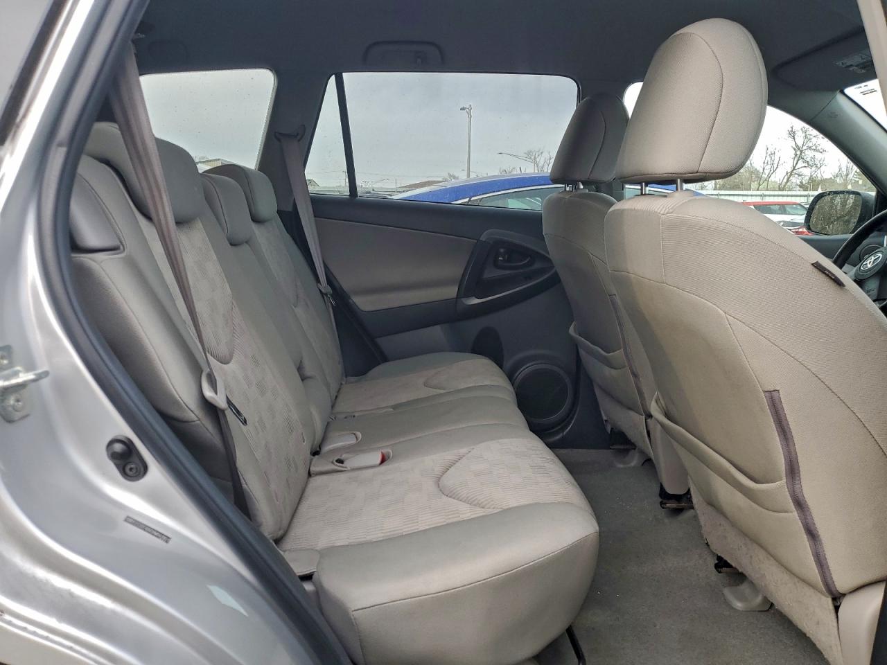 2010 TOYOTA RAV4 photo 11