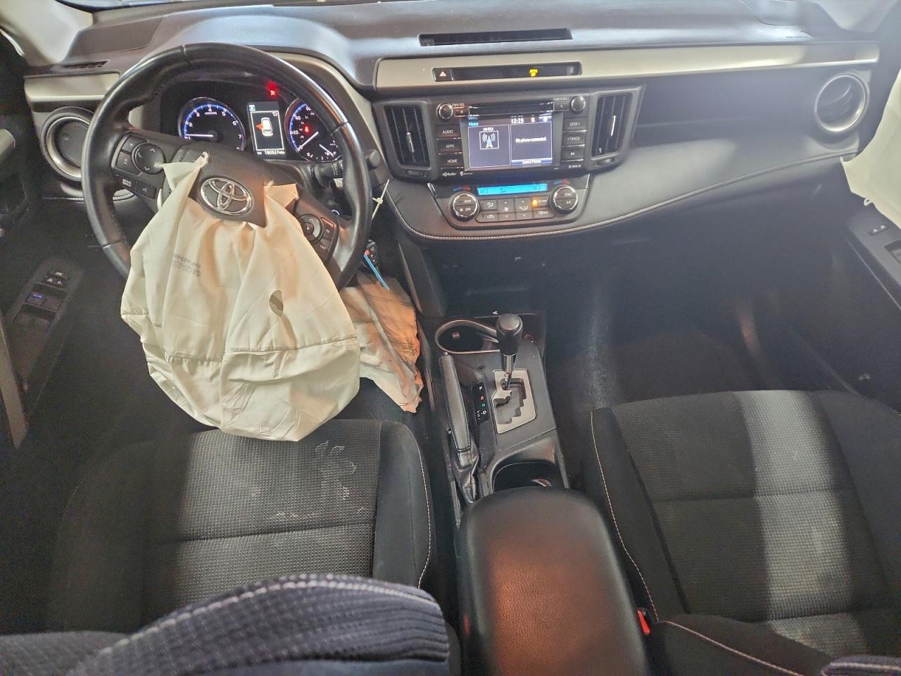 2016 TOYOTA RAV4 XLE photo 29