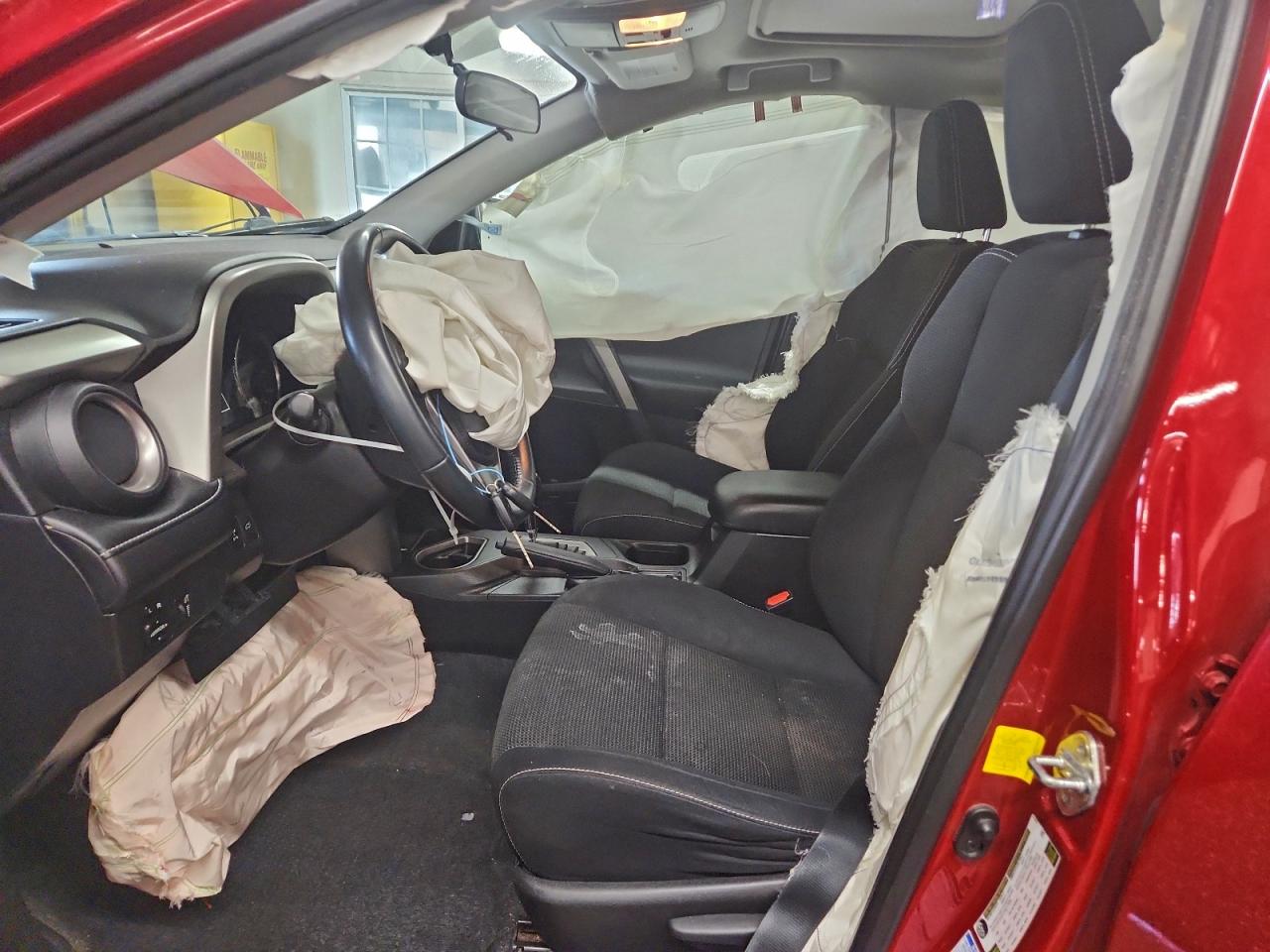 2016 TOYOTA RAV4 XLE photo 25