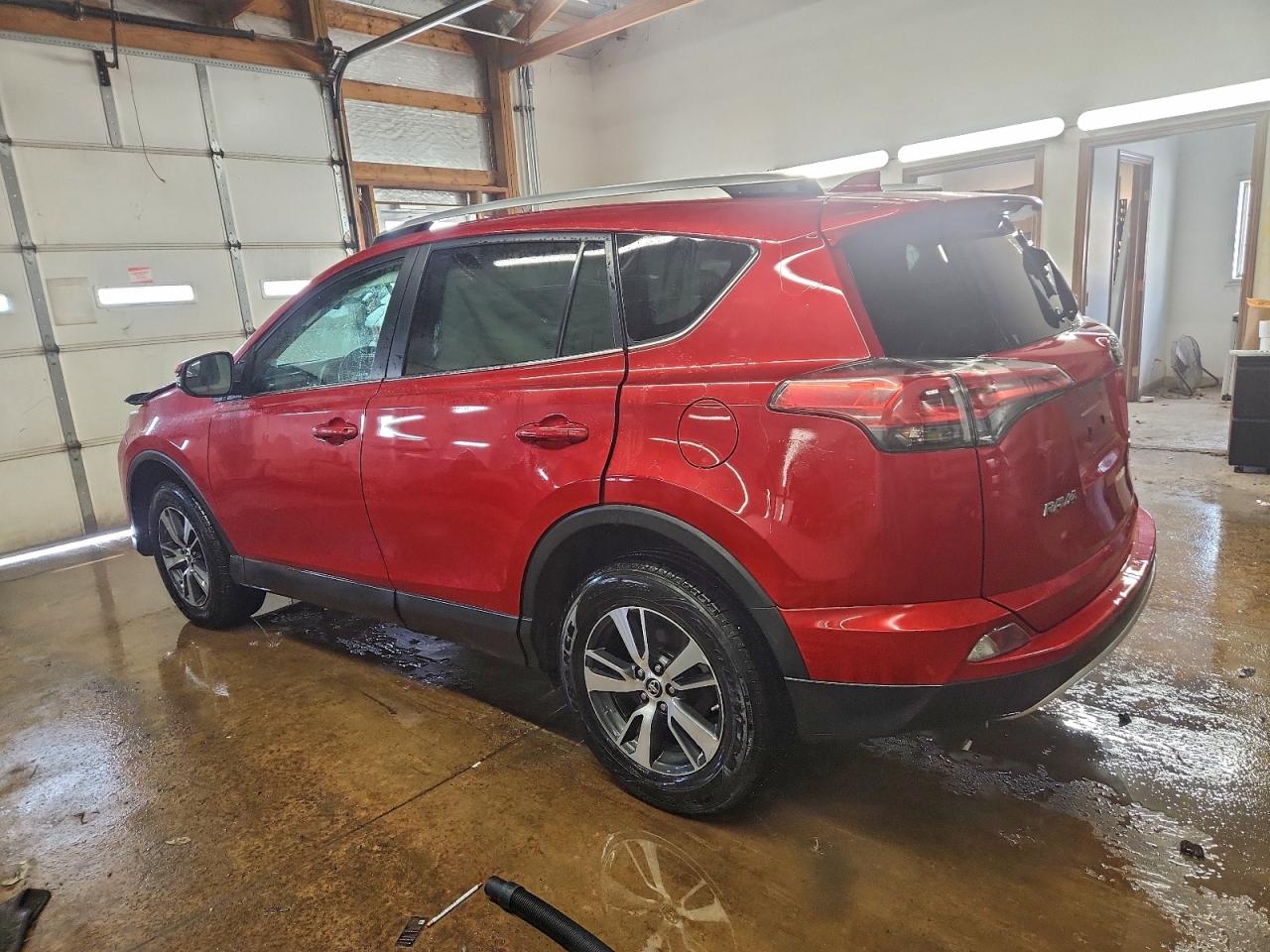 2016 TOYOTA RAV4 XLE photo 5