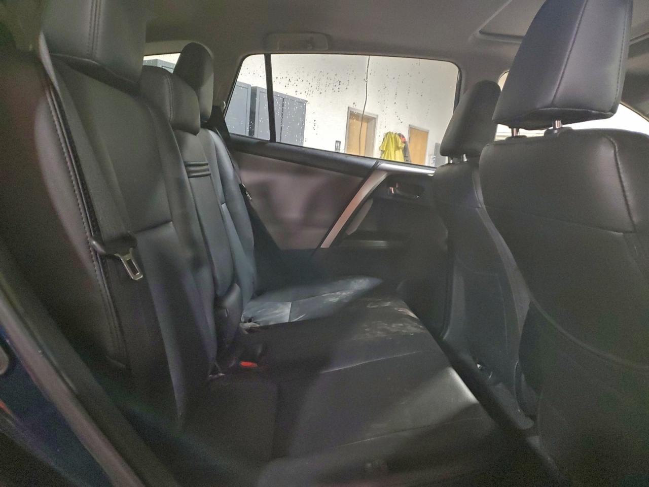 2018 TOYOTA RAV4 HV LE photo 31