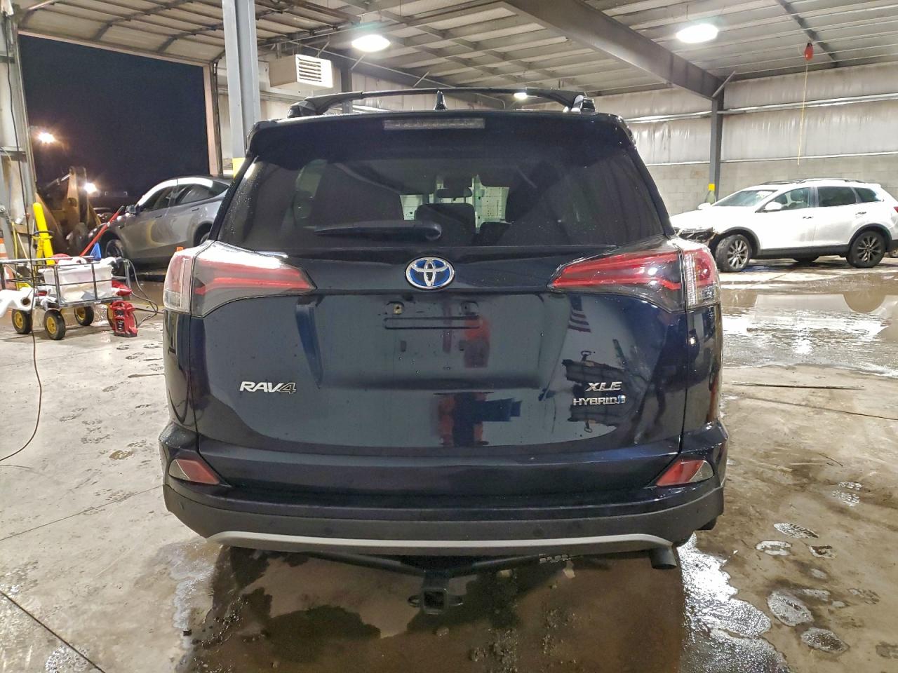 2018 TOYOTA RAV4 HV LE photo 16