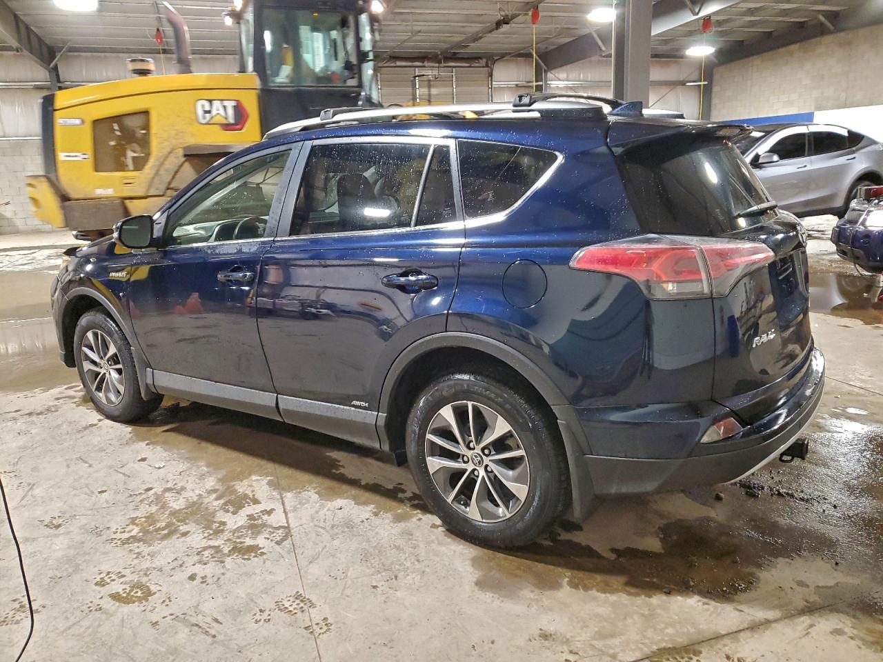 2018 TOYOTA RAV4 HV LE photo 4