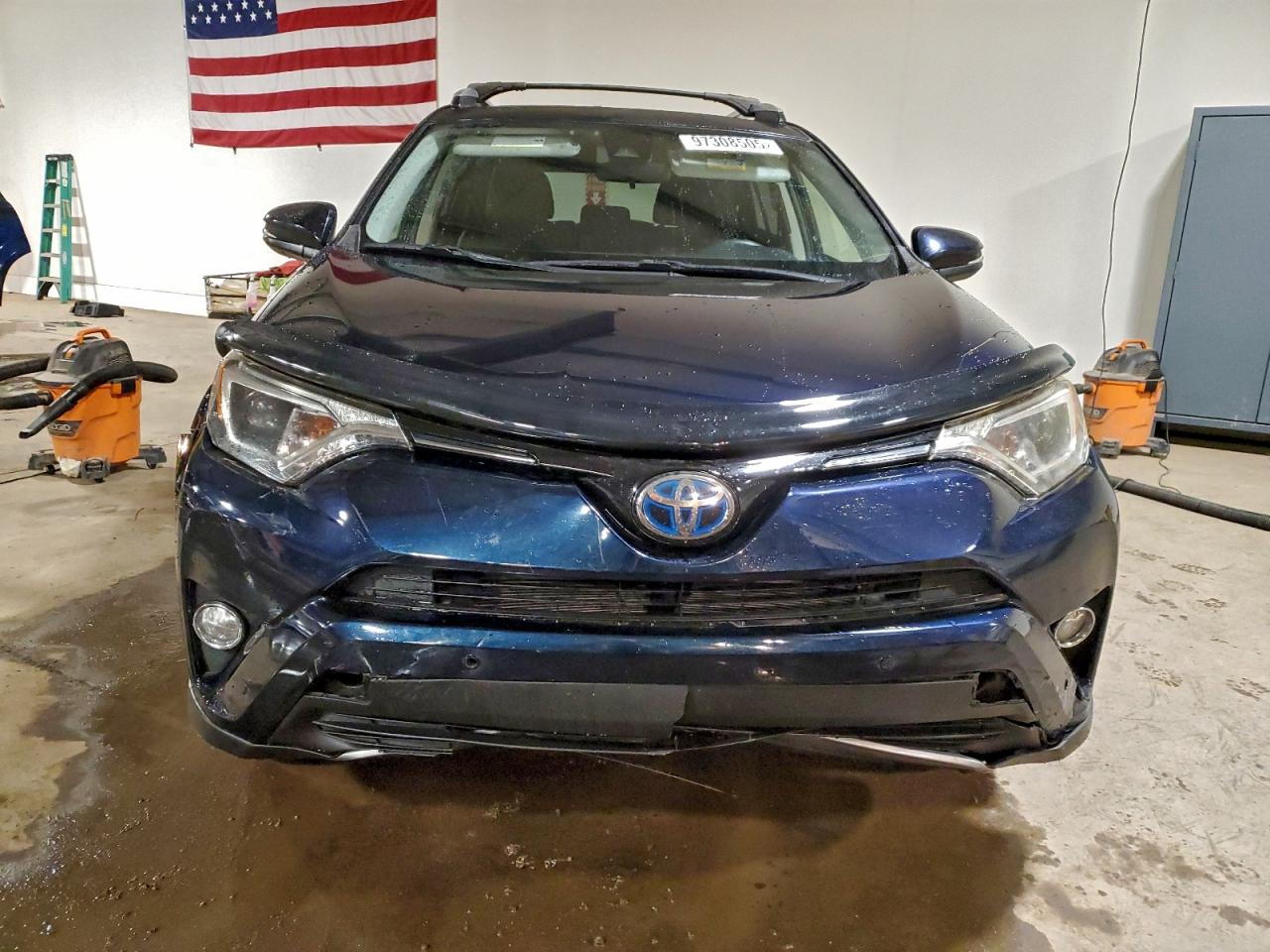2018 TOYOTA RAV4 HV LE photo 13