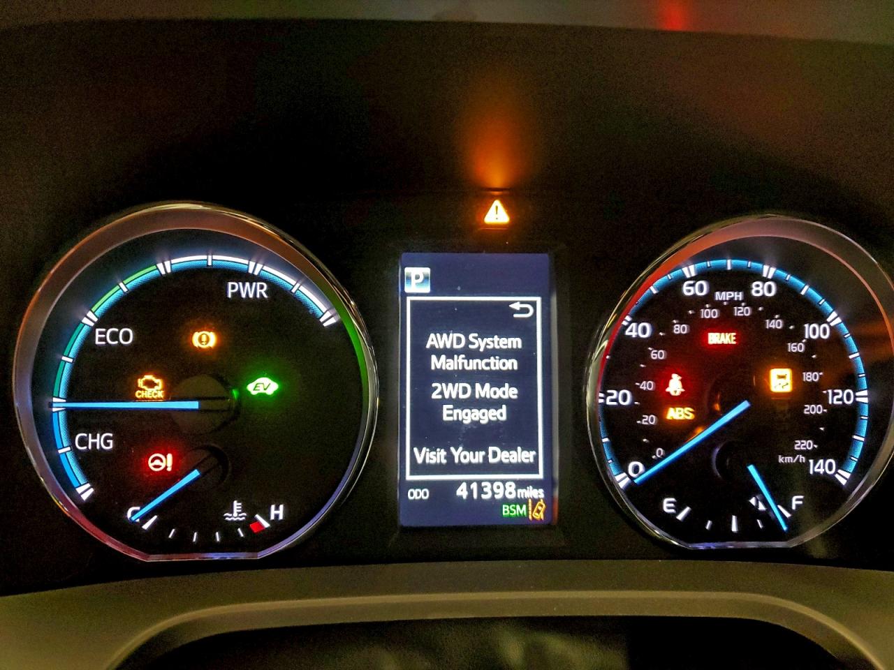 2018 TOYOTA RAV4 HV LE photo 25