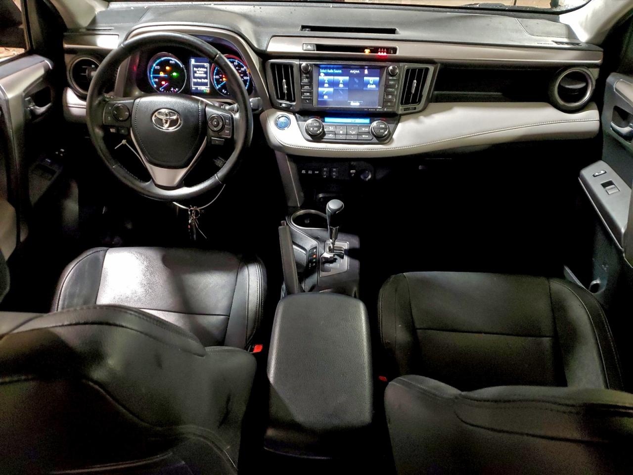 2018 TOYOTA RAV4 HV LE photo 22