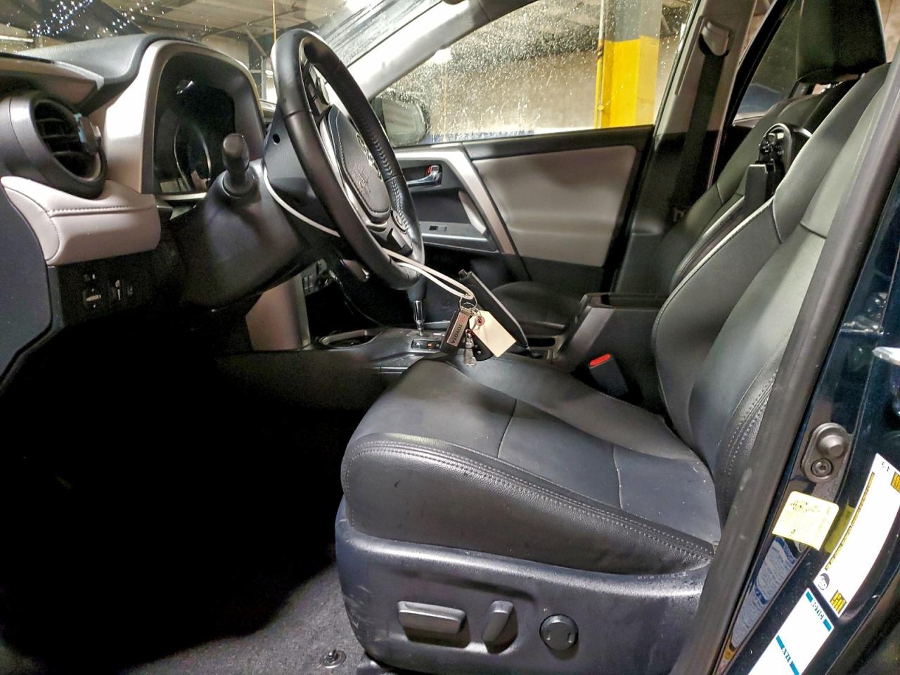 2018 TOYOTA RAV4 HV LE photo 19