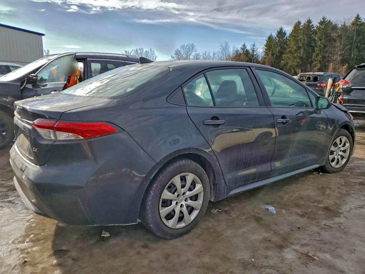 2021 TOYOTA COROLLA LE photo 3