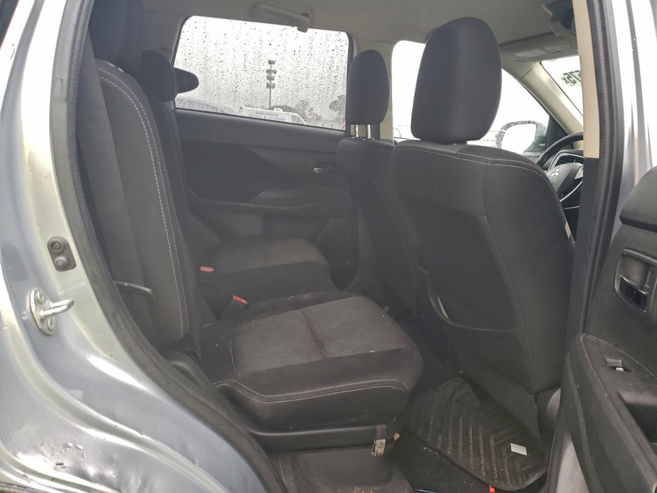 2017 MITSUBISHI OUTLANDER SE photo 11