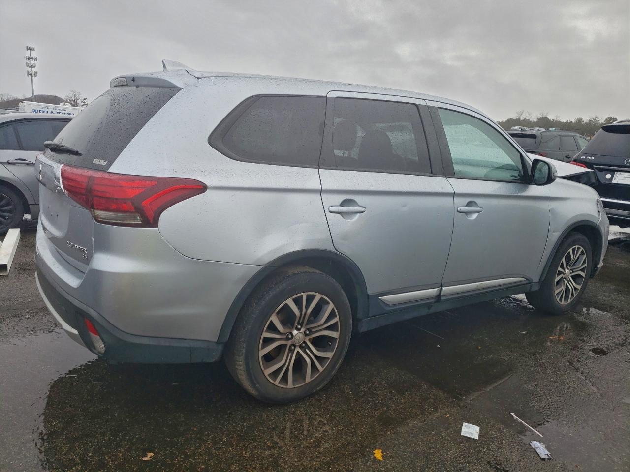 2017 MITSUBISHI OUTLANDER SE photo 3