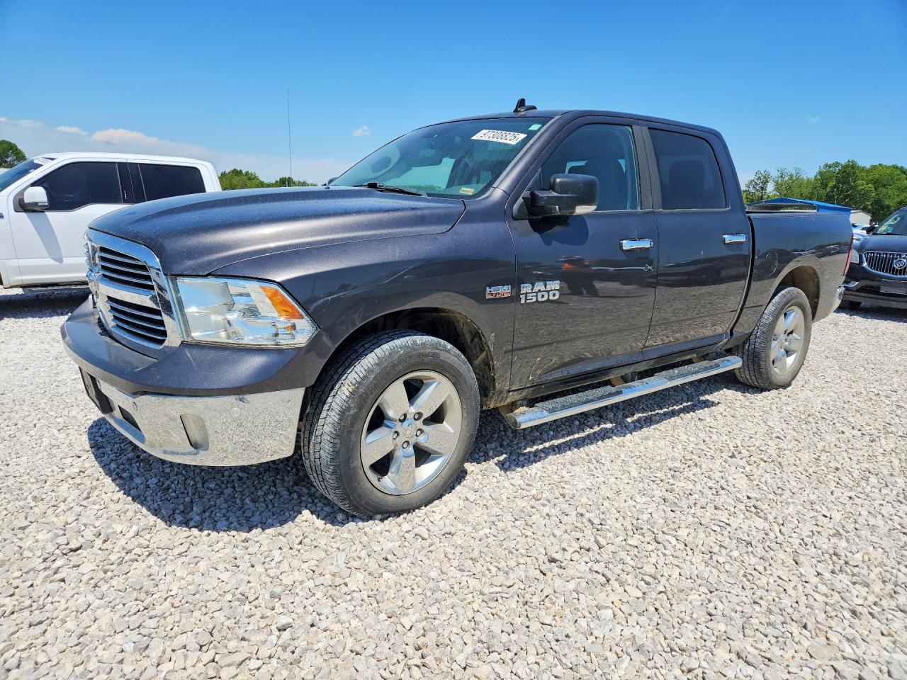 2016 RAM 1500 SLT photo 2