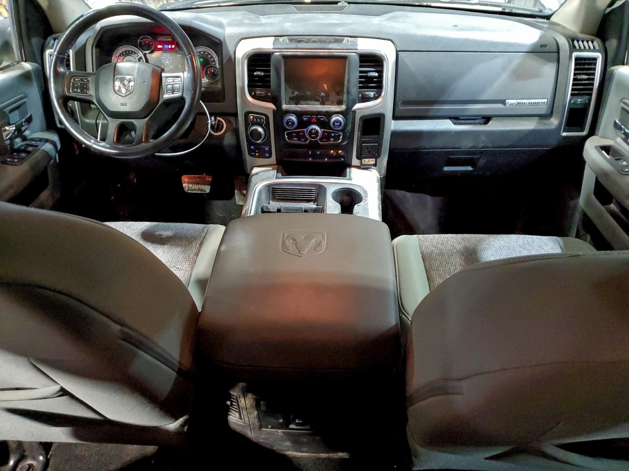 2016 RAM 1500 SLT photo 15