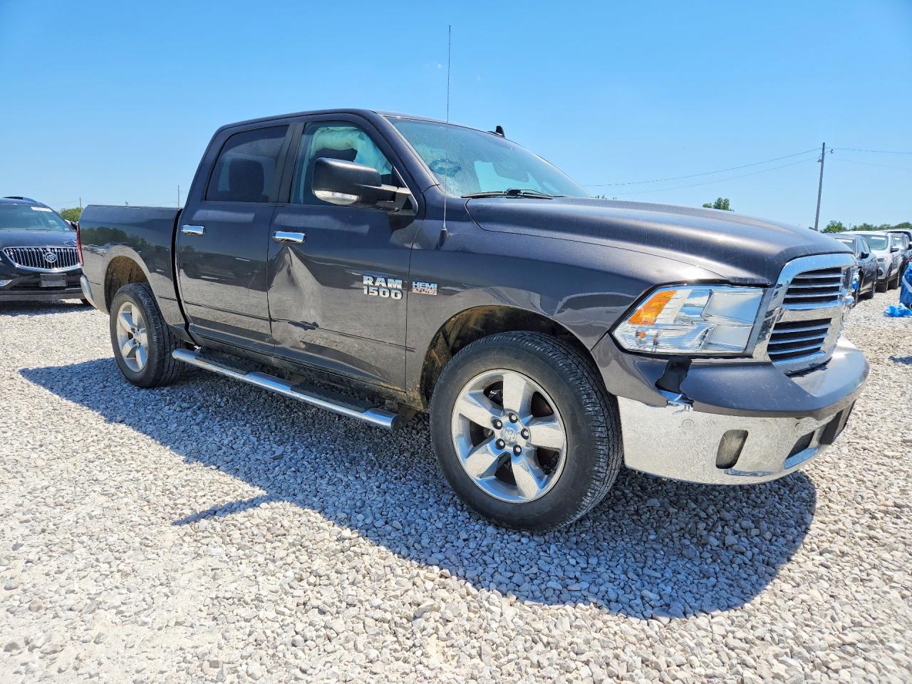 2016 RAM 1500 SLT photo 8