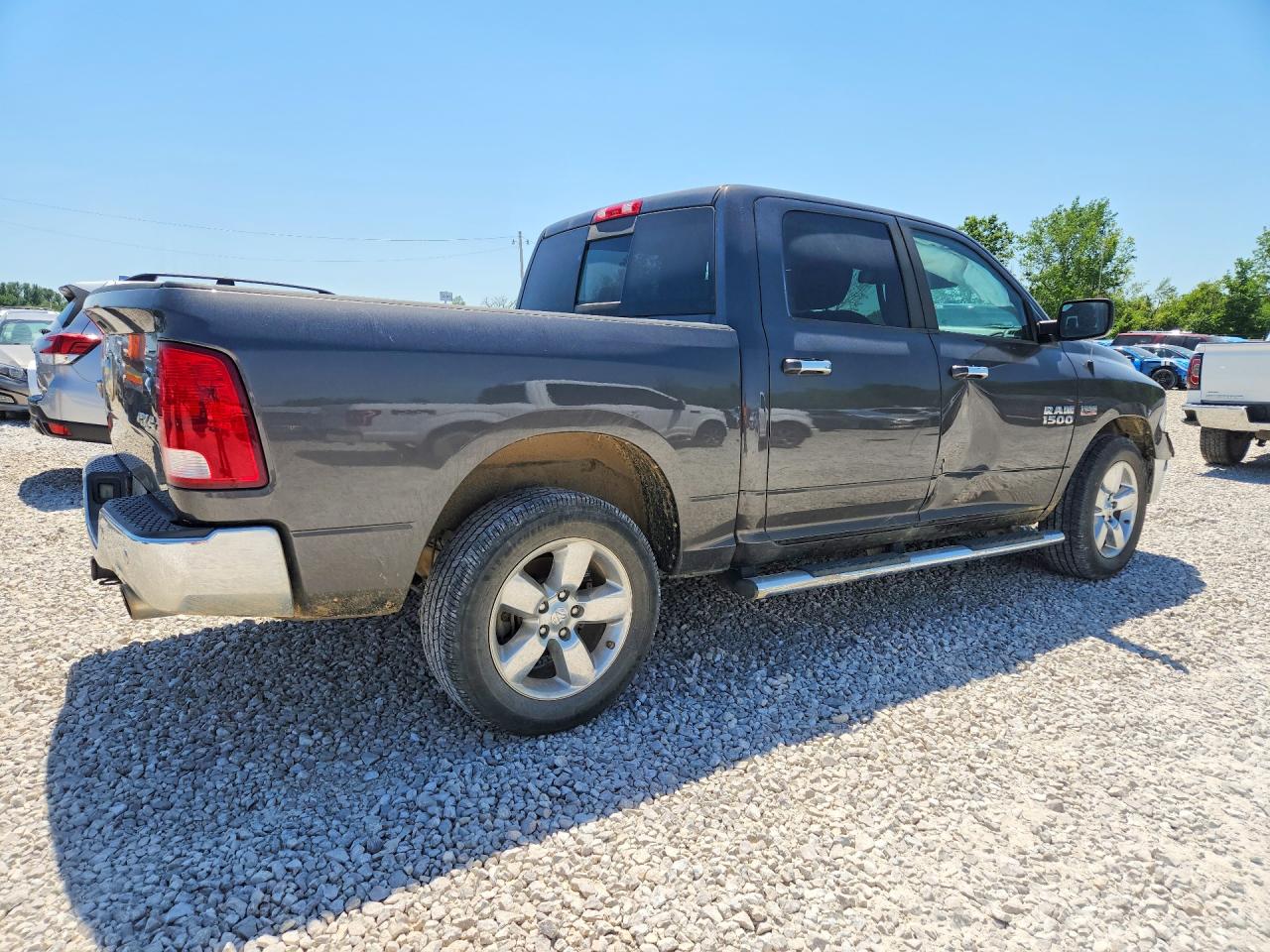 2016 RAM 1500 SLT photo 6