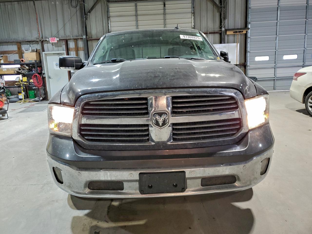 2016 RAM 1500 SLT photo 9