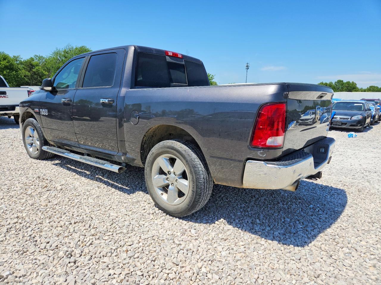2016 RAM 1500 SLT photo 4