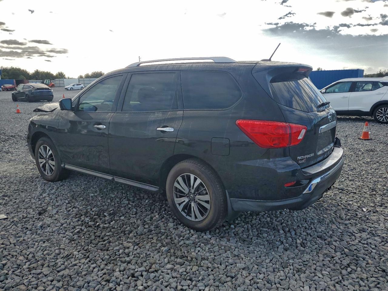 2017 NISSAN PATHFINDER S photo 2